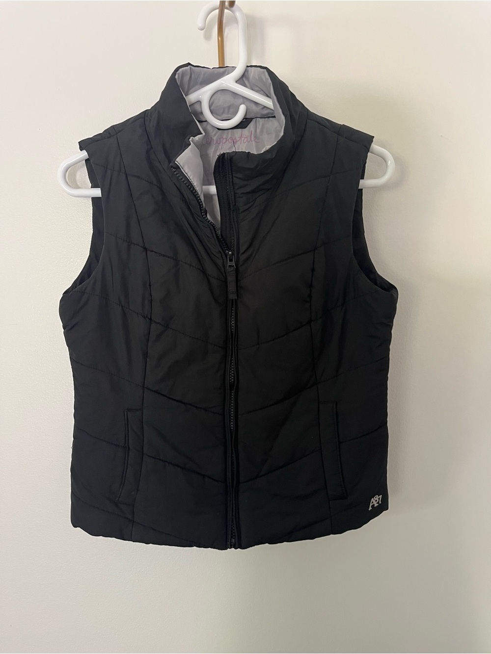 Aeropostale women’s Black Quilted Puffer Vest